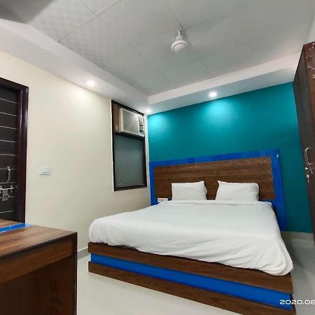 Hotel Royal Town New Delhi Buitenkant foto
