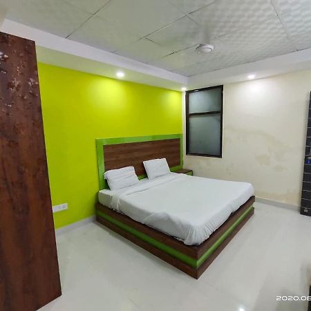 Hotel Royal Town New Delhi Buitenkant foto