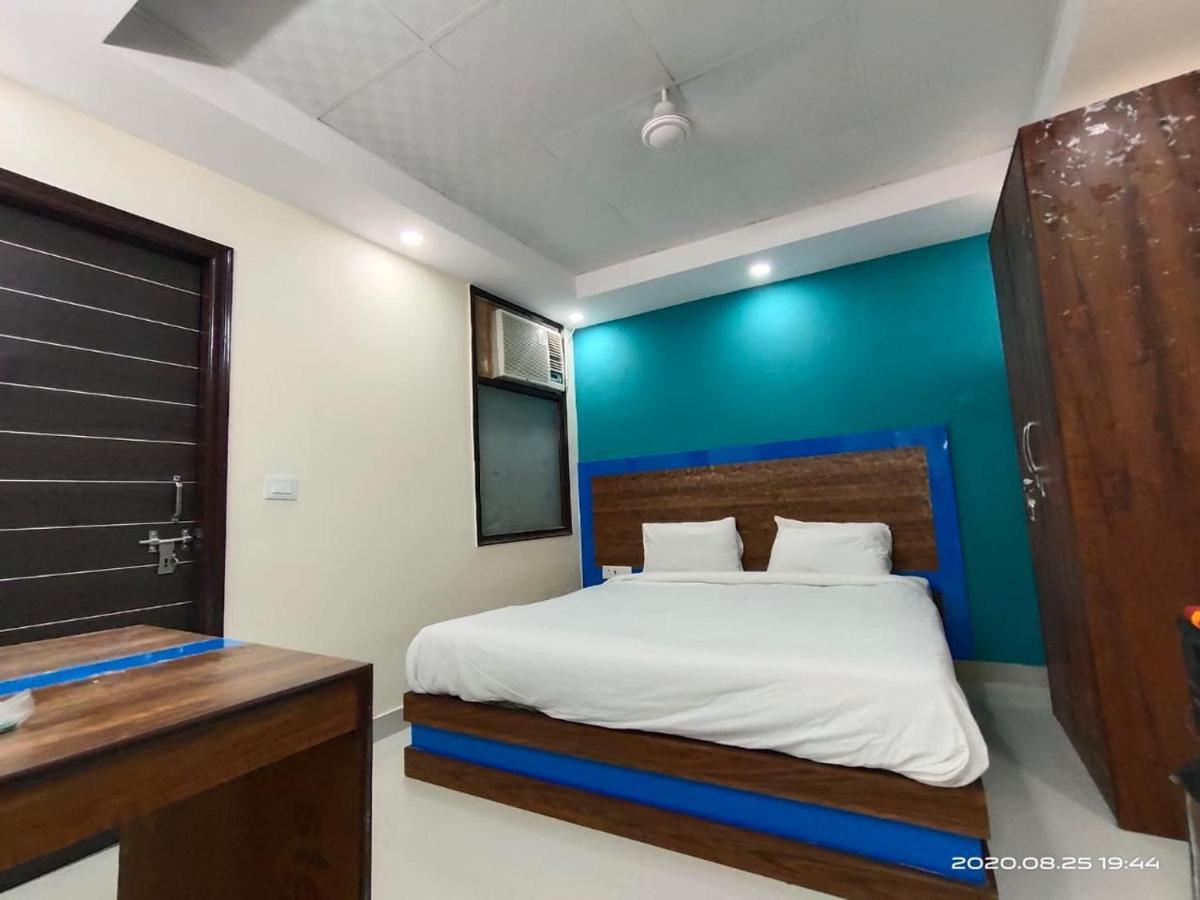 Hotel Royal Town New Delhi Buitenkant foto