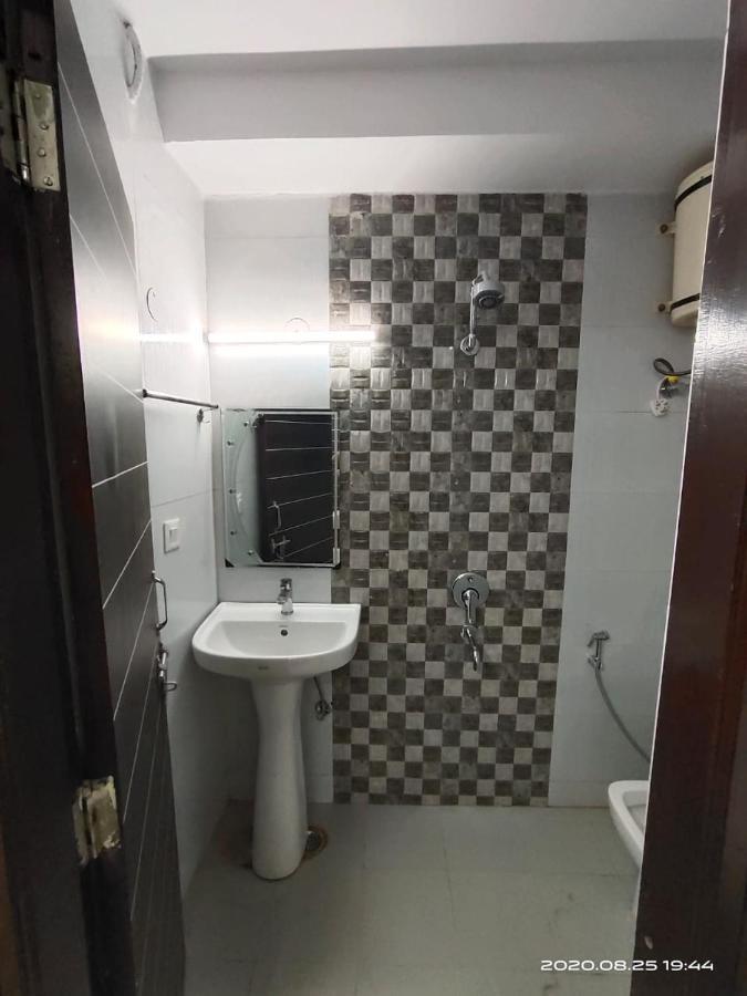 Hotel Royal Town New Delhi Buitenkant foto