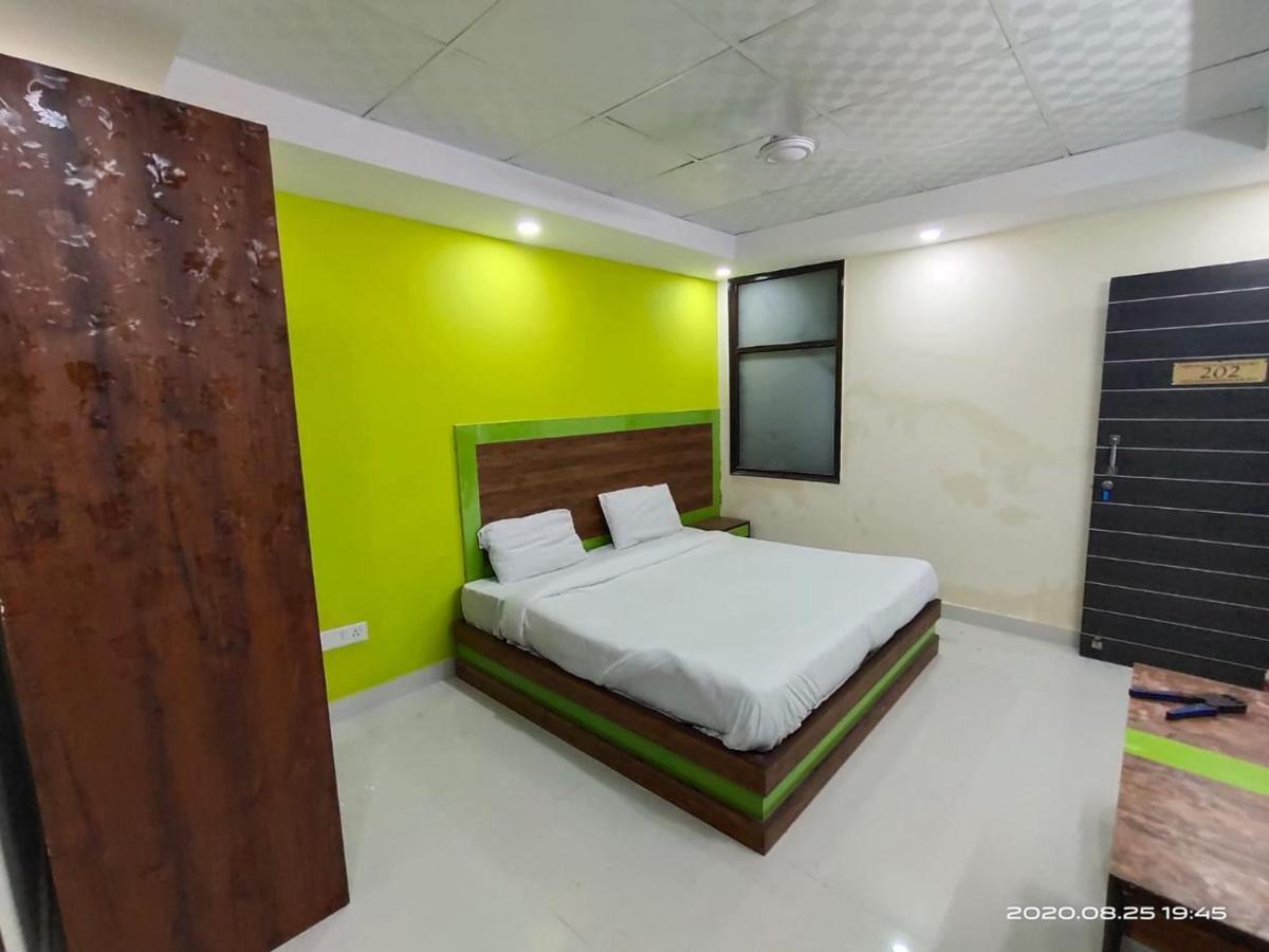 Hotel Royal Town New Delhi Buitenkant foto